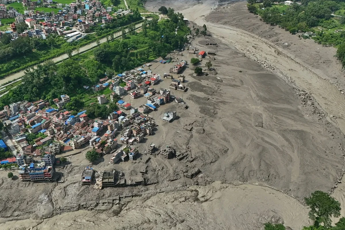 Nepalda ölənlərin sayı 360-a çatıb.