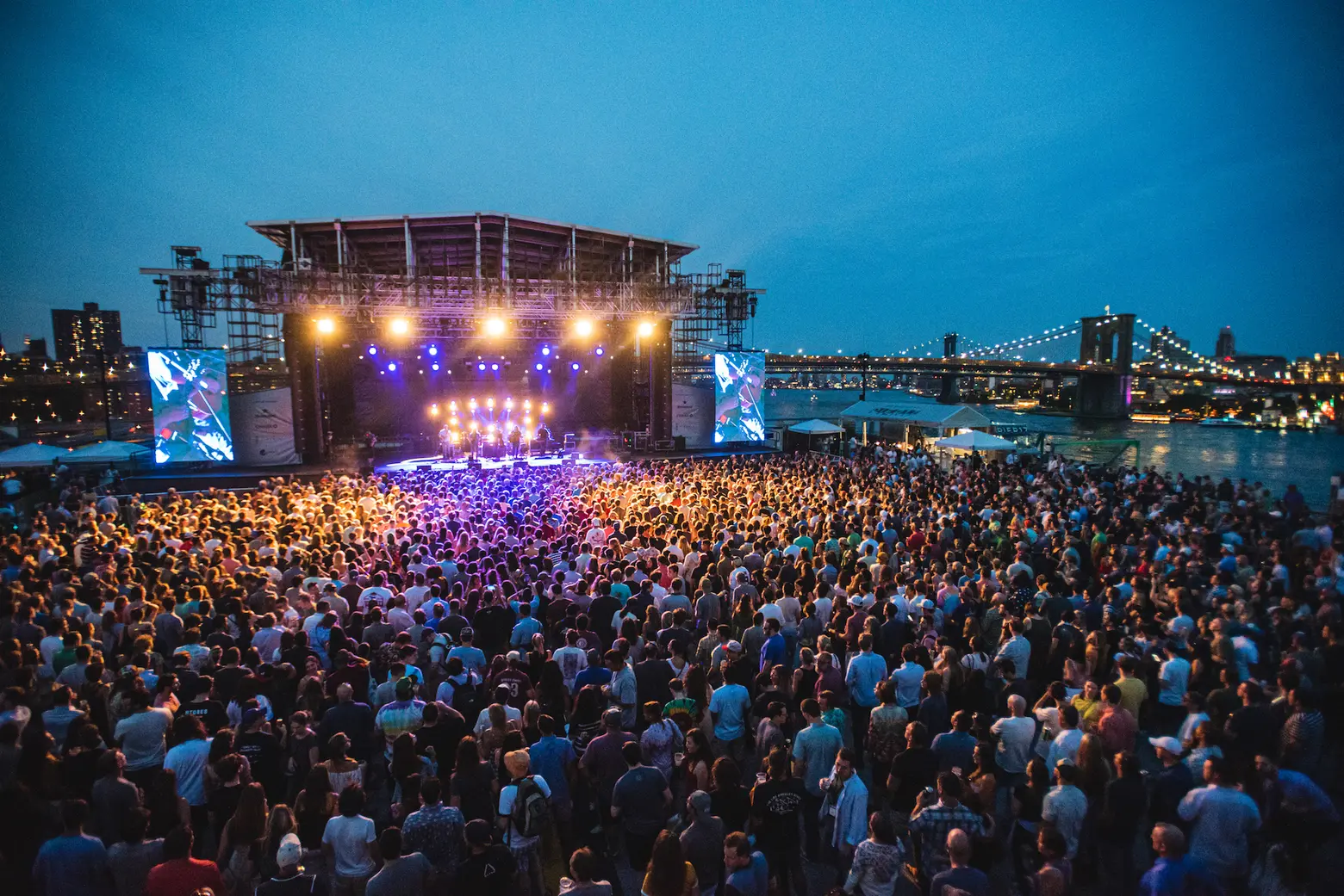 İsveçrədə musiqi festivalında silahlı insident baş verib