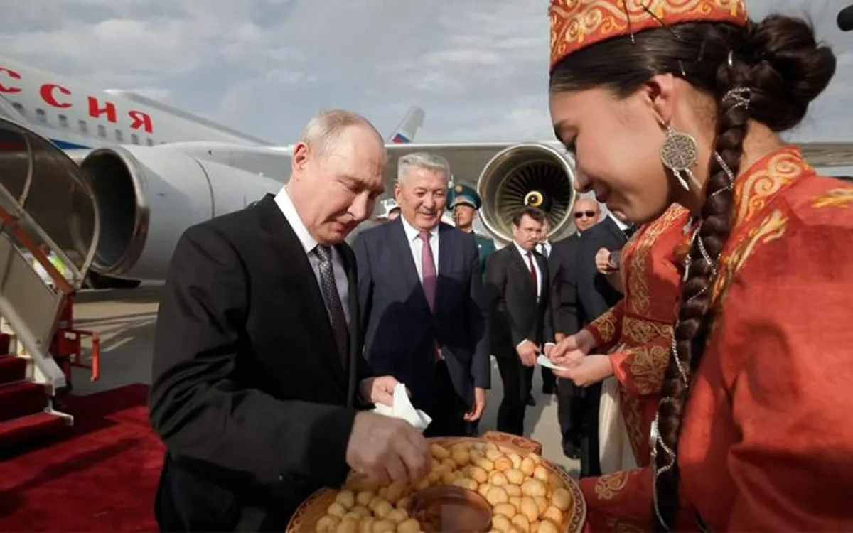 Vladimir Putin Qırğızıstana səfər edib