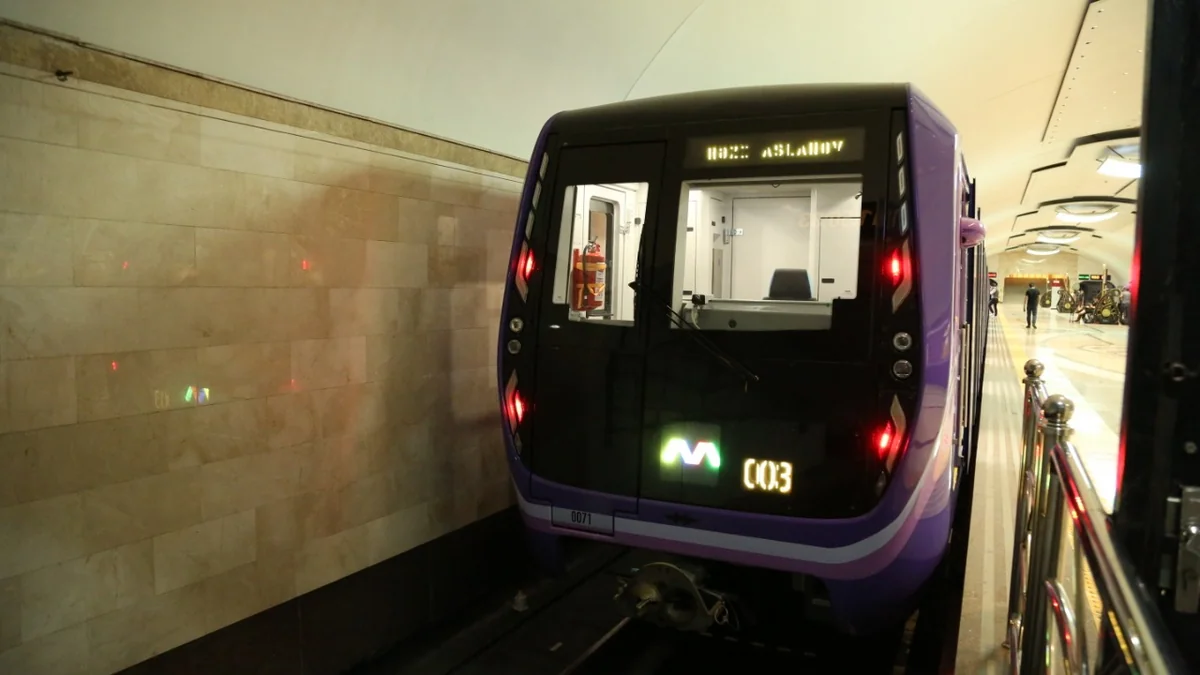 Bakı metrosunda səhər saatlarında problem: qatarlar gecikdi