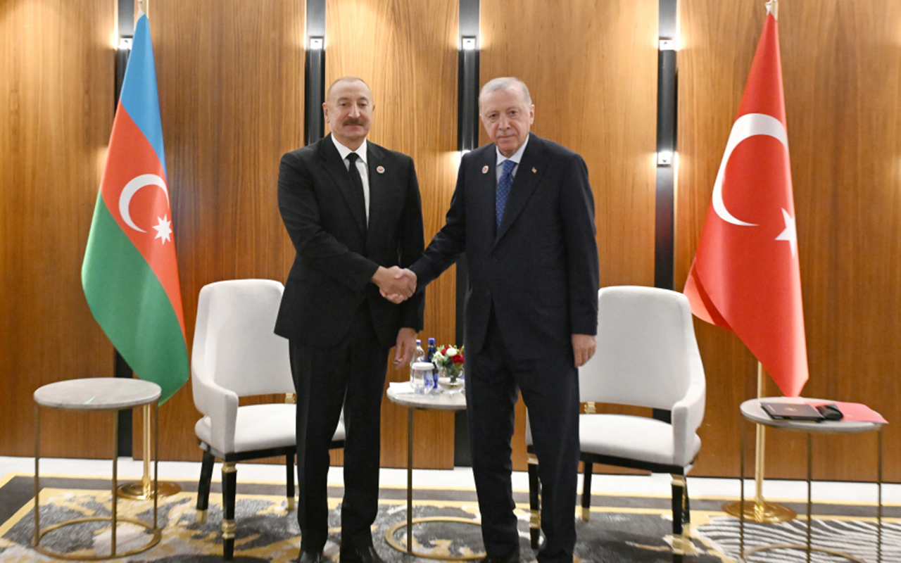 Prezident İlham Əliyev və Ərdoğan Bişkekdə görüşüblər.