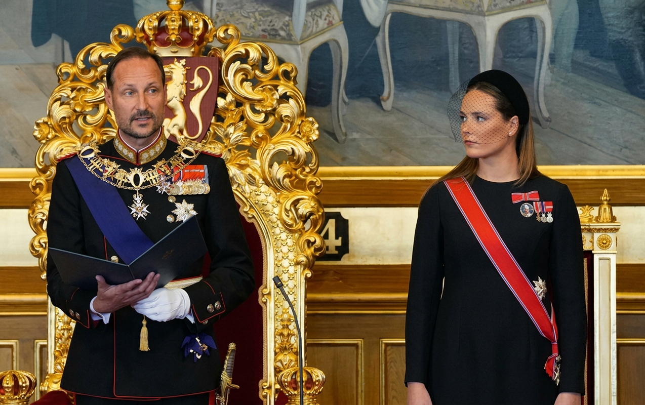 Norveçin yeni Kralı and içdi
