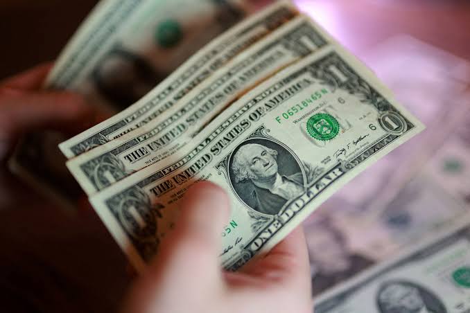 İranda dolların məzənnəsi yenidən yüksəlib
