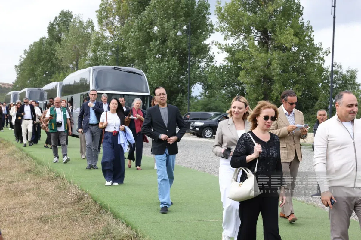Xarici diplomatlar Cıdır düzünü ziyarət edib
